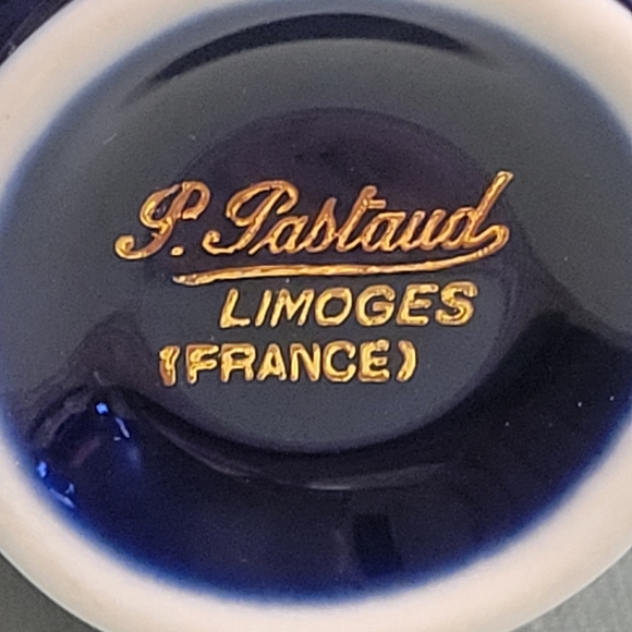 VINTAGE LIMOGES FRANCE COBALT BLUE AND GOLD FINISH SMALL VASE. - Picture 3 of 6